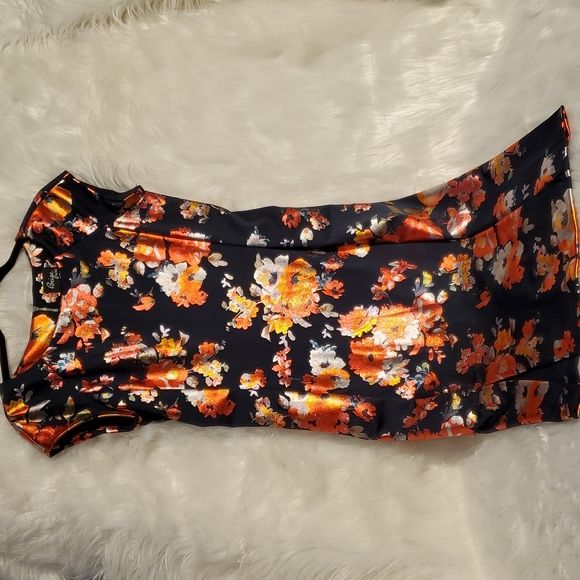 Beige By Eci Sz 4 Floral with Metallic  looking flowers. BEAUTIFUL  dress - Picture 3 of 15